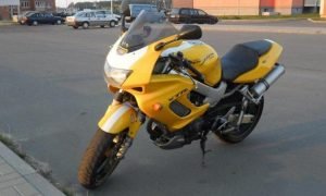 Honda-VTR-Firestorm-image1-2
